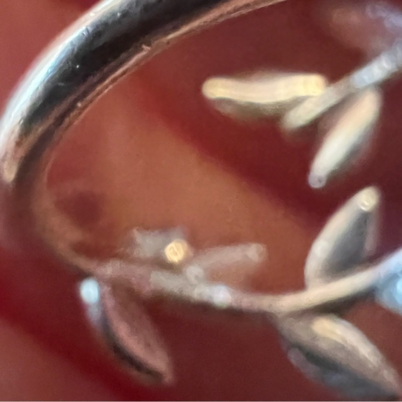 Tiffany & Co. Paloma Picasso®
Olive Leaf Bypass Ring Sterling Silver - Picture 5 of 8